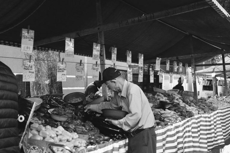 Shopping in the Metaverse: How Virtual Goods Are Monetized