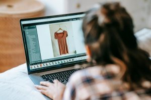 Enabling Digital Nomad Lifestyles through Adaptive Software
