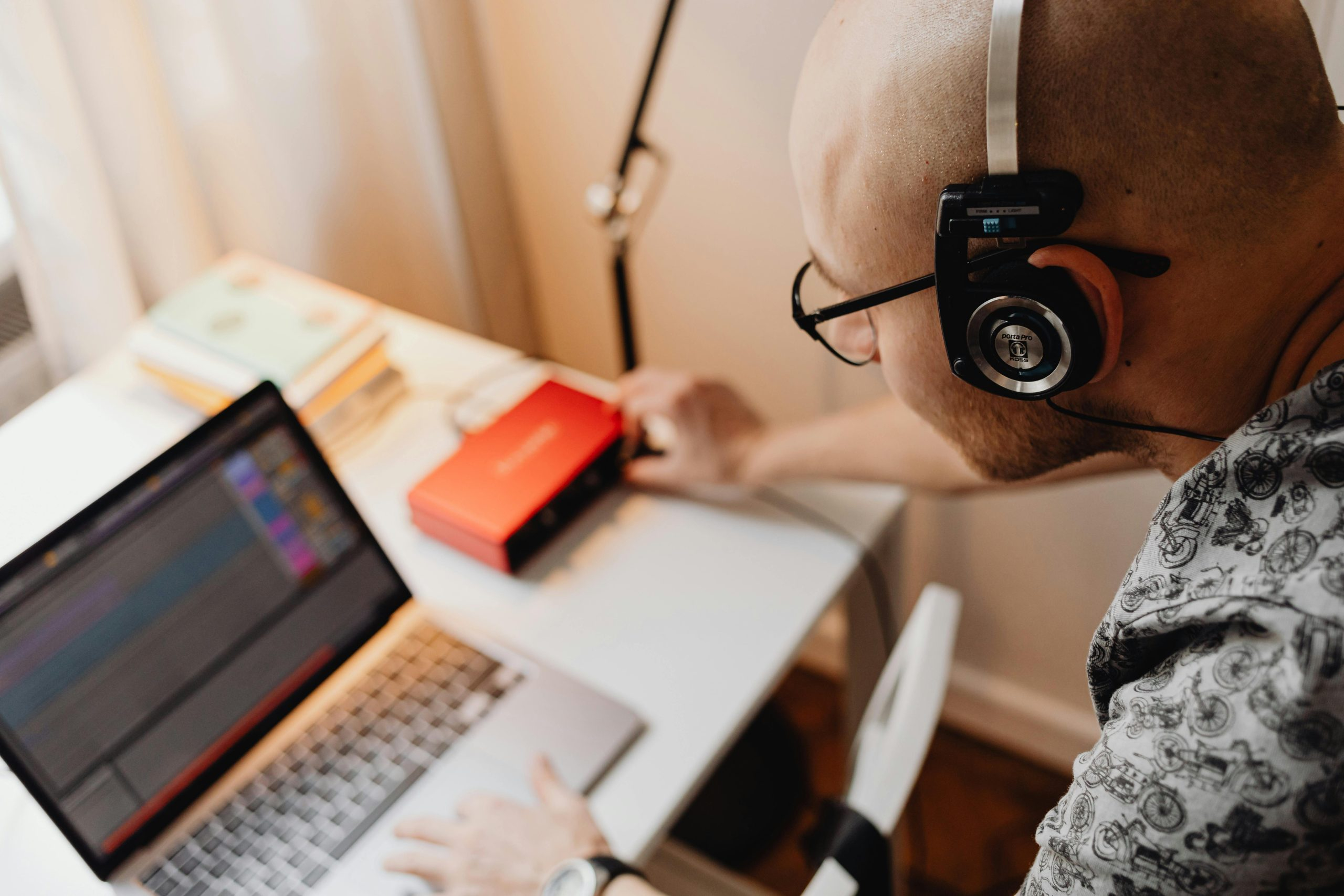 Hands-Free Wearable Cameras For Action Recording