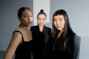 Monochrome ensembles deliver bold, contemporary sophistication