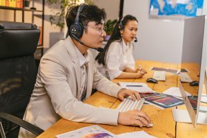 Artificial Intelligence Assistants Supporting the Software Lifecycle