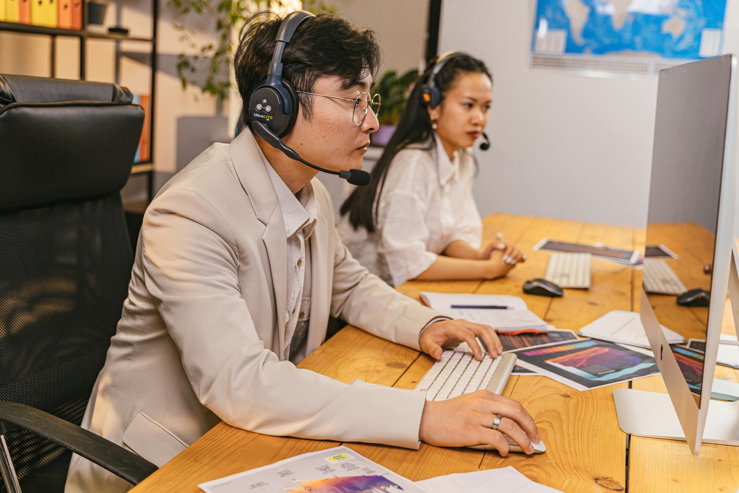 Artificial Intelligence Assistants Supporting the Software Lifecycle