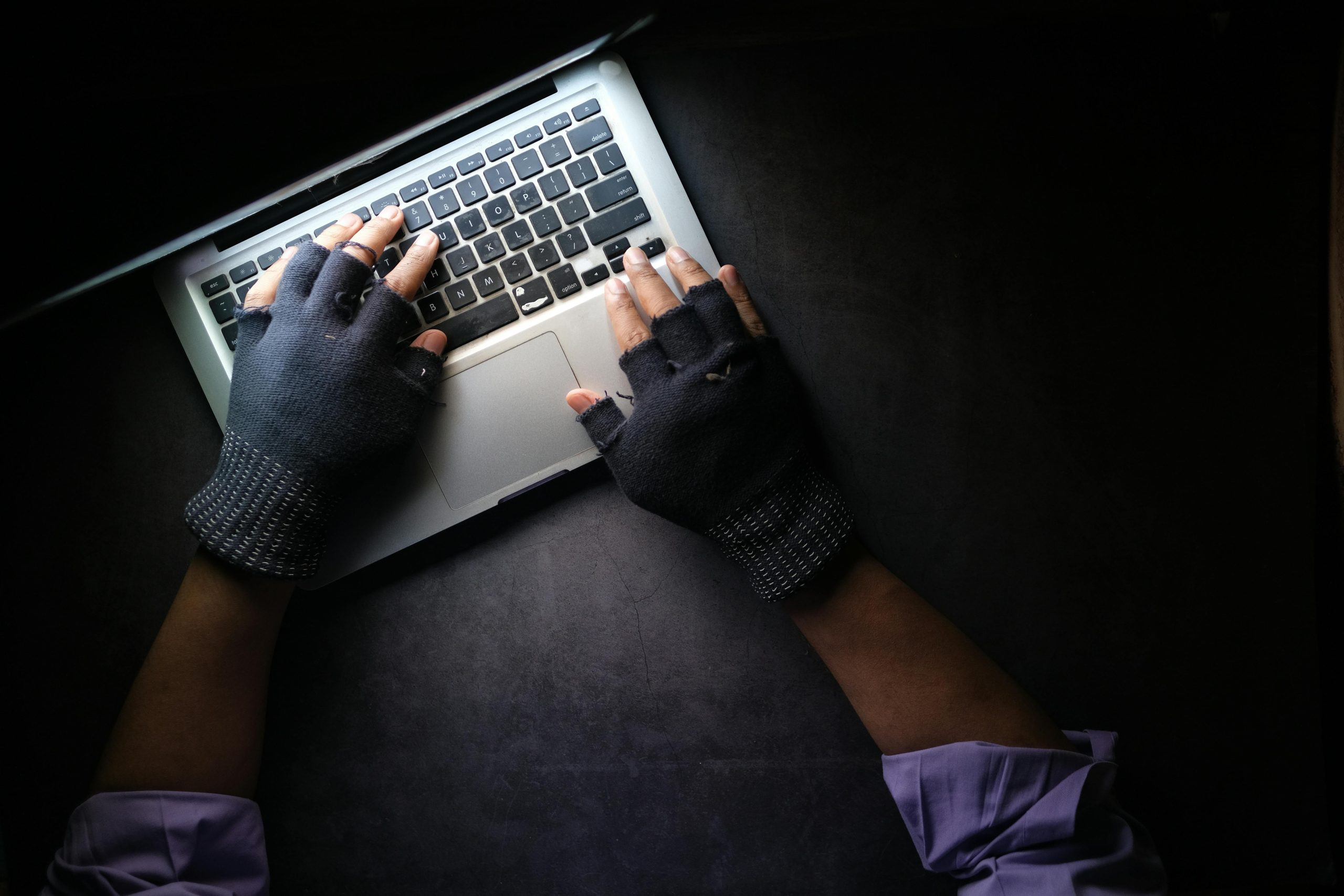 Anti-Theft Laptop Gadgets For Travelers And Nomads
