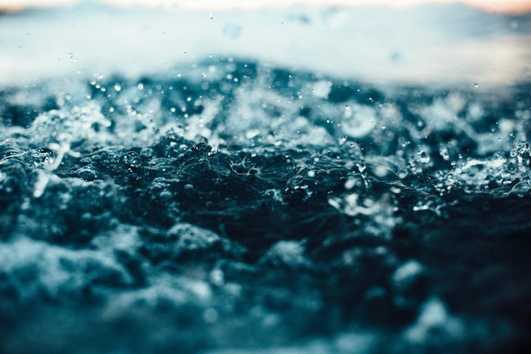 Smart Water Bottles Monitoring Hydration All Day