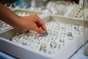 The most common mistakes people make when shopping for jewelry