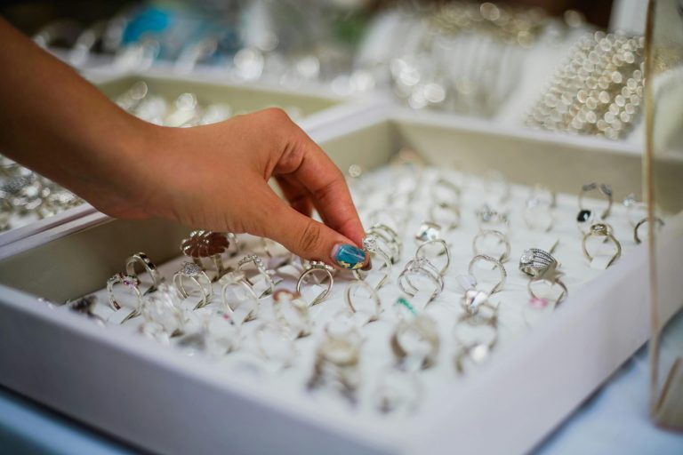 The most common mistakes people make when shopping for jewelry