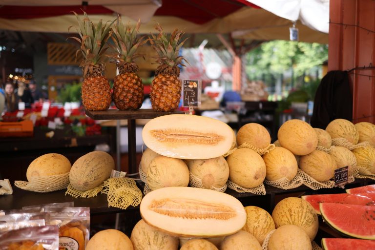 A complete guide to shopping for organic and local foods