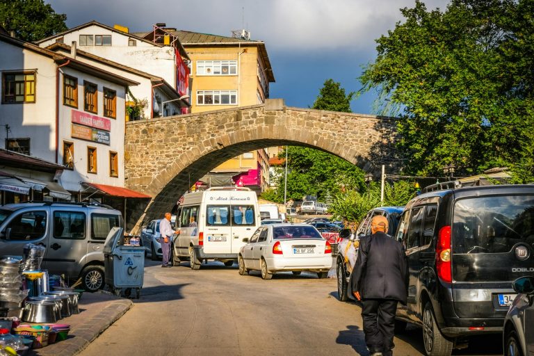 Why Outdoor Camps Build Leadership and Social Skills